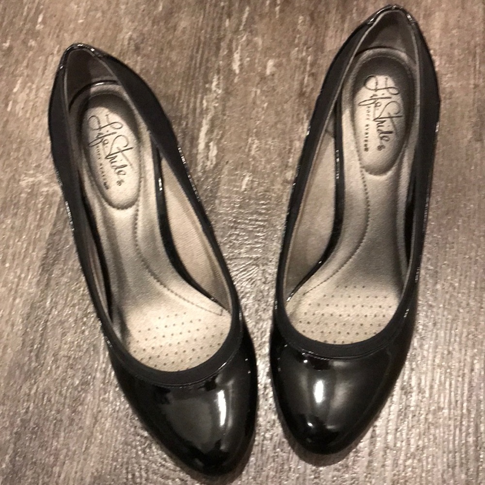 Comfy heels. Size 9 black